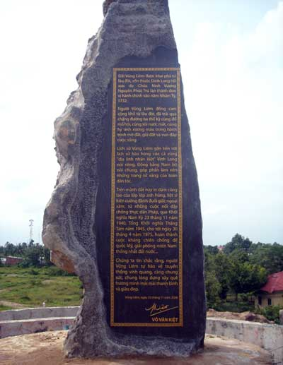 Erecting memorial monument to late Prime Minister Vo Van Kiet